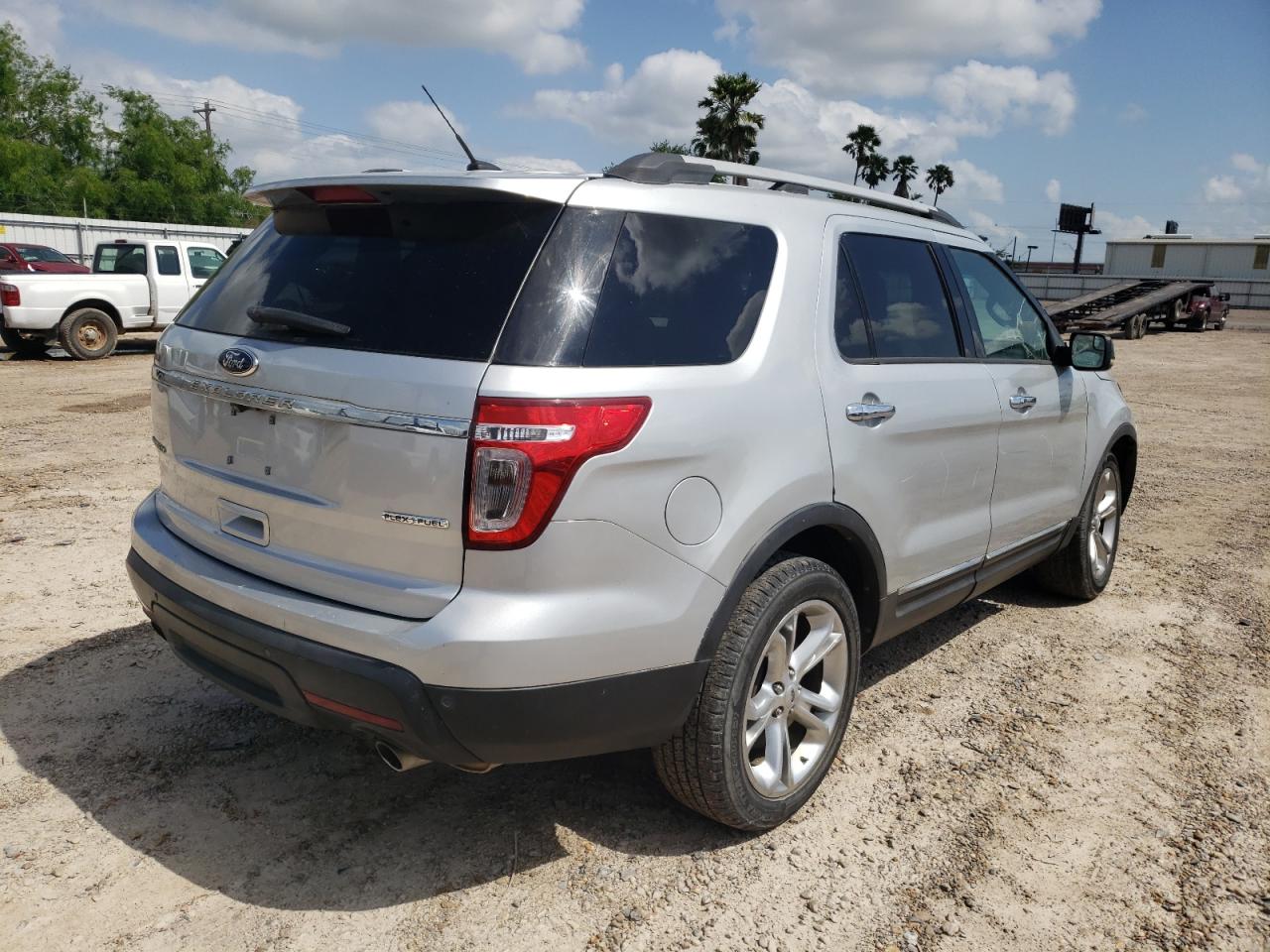 Photo 4 from auction – 2015 FORD EXPLORER L with VIN 1FM5K7F81FGB74726