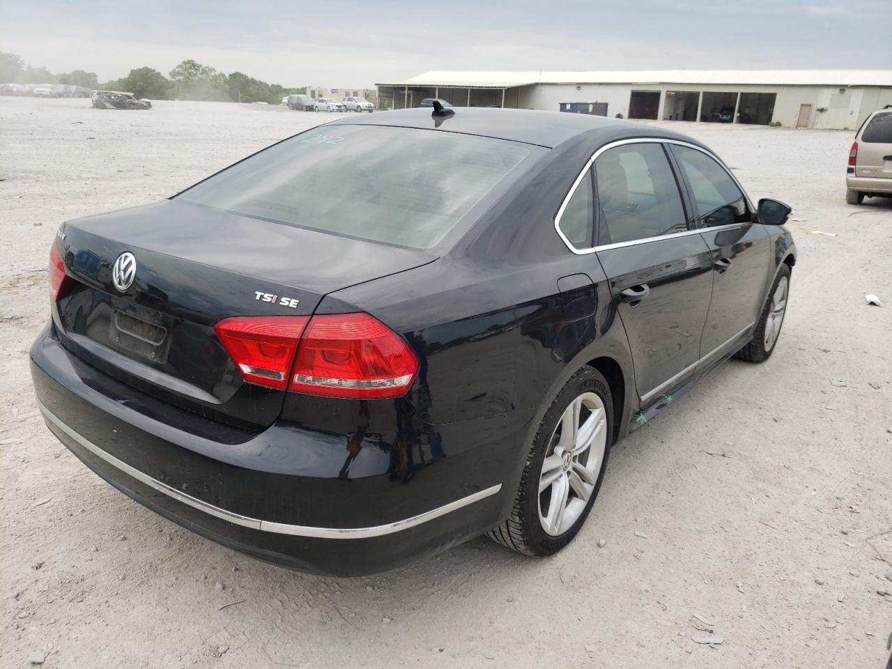Photo 4 from auction – 2015 VOLKSWAGEN PASSAT SE with VIN 1VWBS7A30FC025943