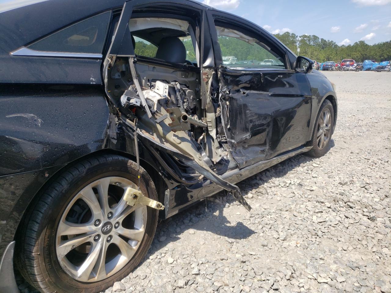 Photo 9 from auction – 2011 HYUNDAI SONATA SE with VIN 5NPEC4ACXBH113960