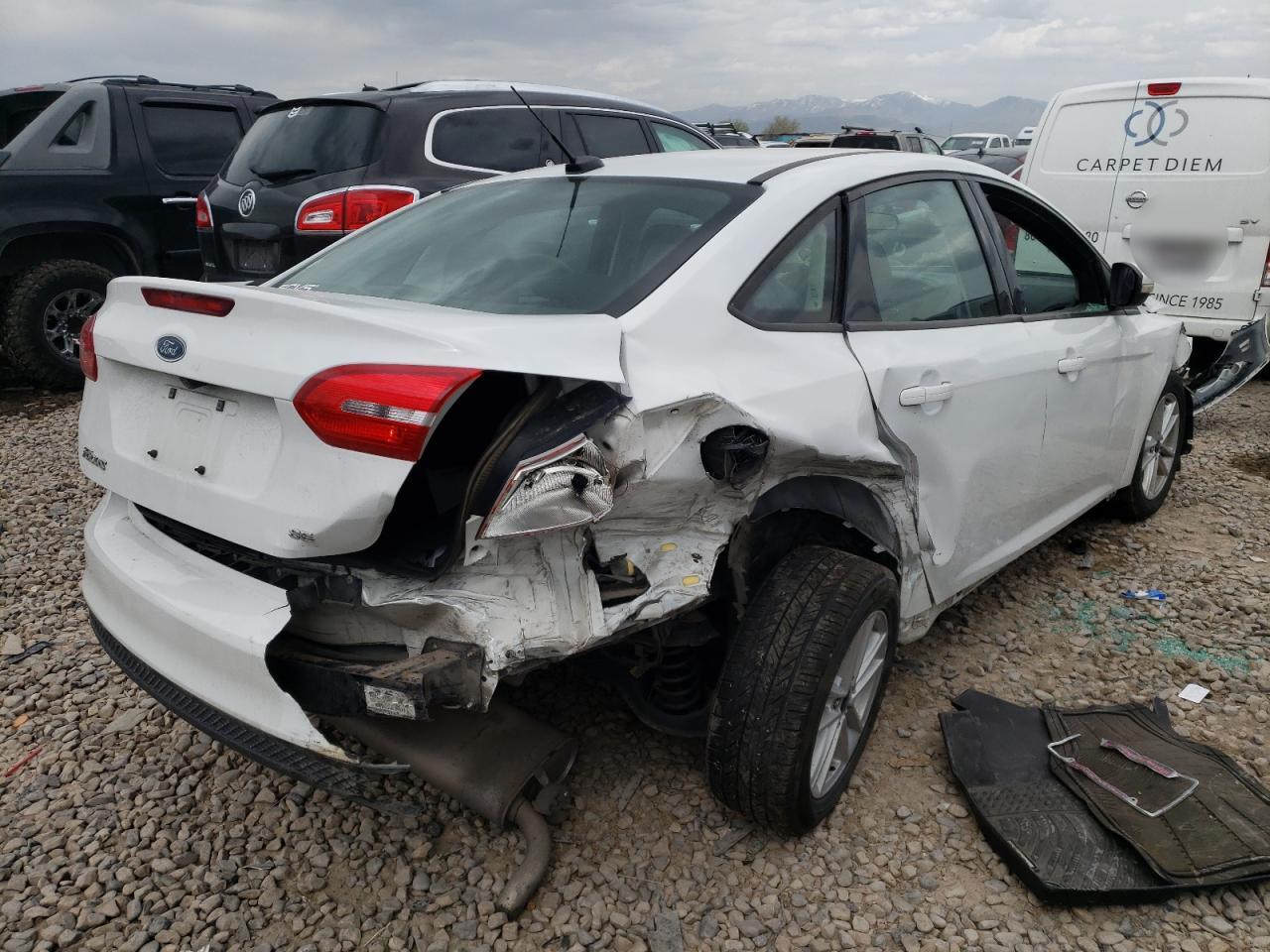 Photo 4 from auction – 2017 FORD FOCUS SE with VIN 1FADP3F24HL296454