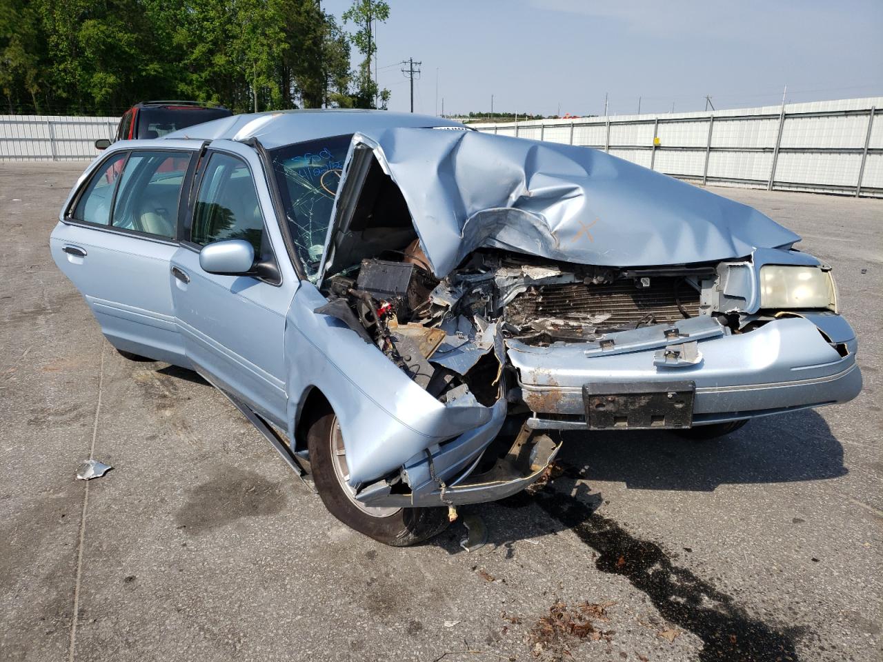 Photo 1 from auction – 2000 FORD CROWN VICT with VIN 2FAFP74W9YX116653