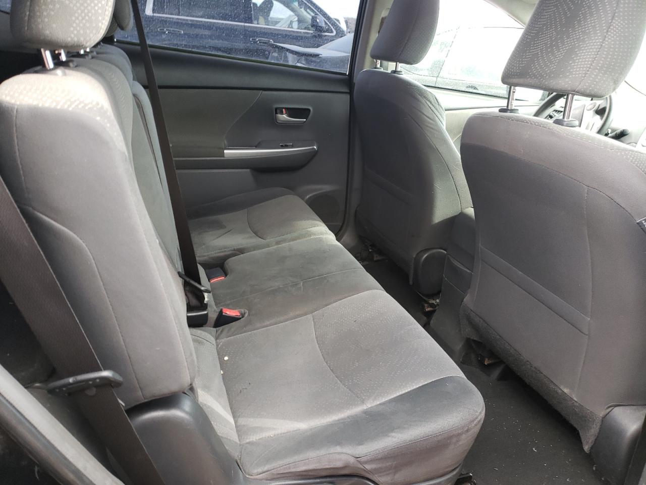 Photo 6 from auction – 2014 TOYOTA PRIUS V with VIN JTDZN3EU4E3301382