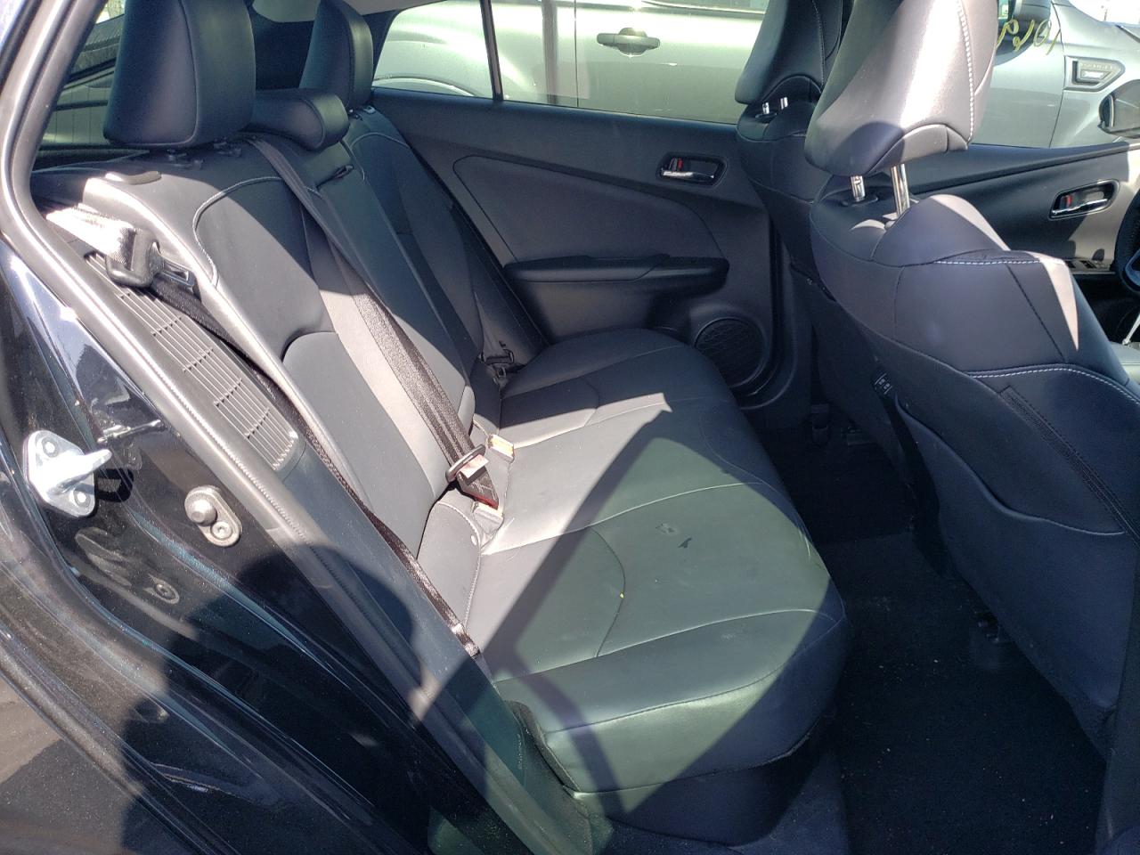 Photo 6 from auction – 2022 TOYOTA PRIUS PRIM with VIN JTDKAMFP3N3202273