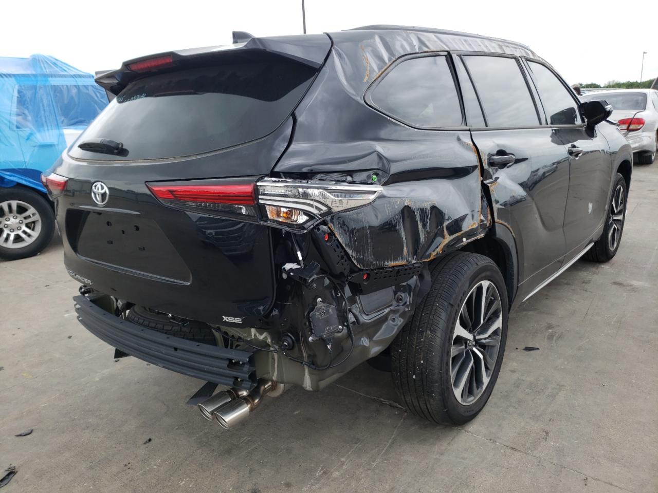 Photo 4 from auction – 2022 TOYOTA HIGHLANDER with VIN 5TDLZRAHXNS102163
