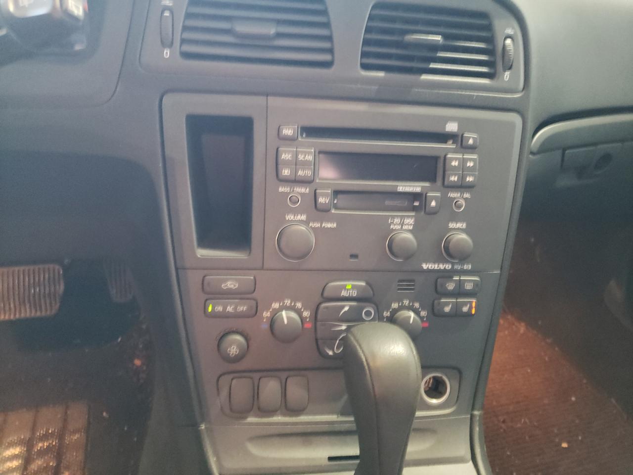 Photo 9 from auction – 2002 VOLVO V70 XC with VIN YV1SZ58D821071411