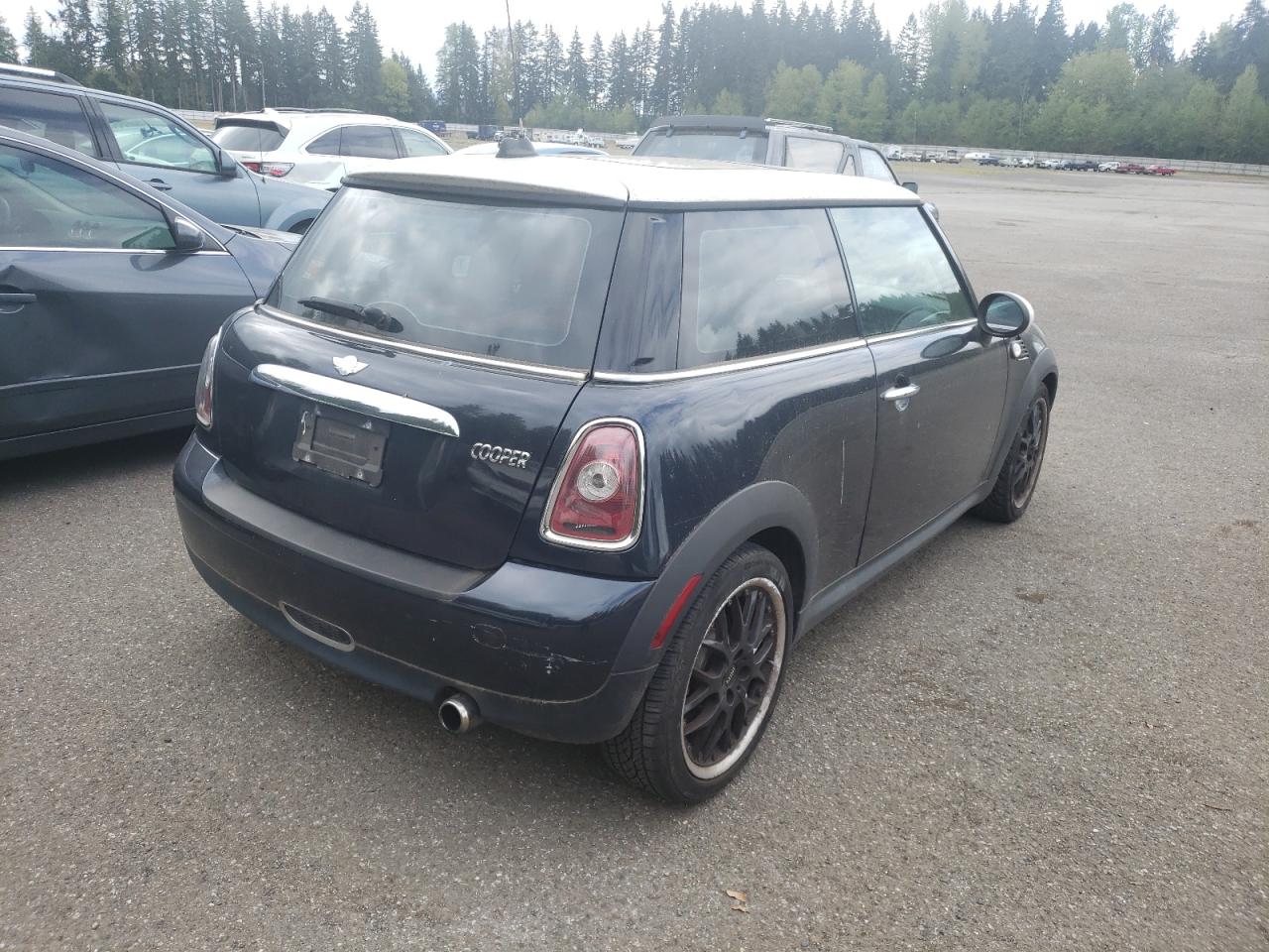 Photo 4 from auction – 2008 MINI COOPER with VIN WMWMF335X8TT62319