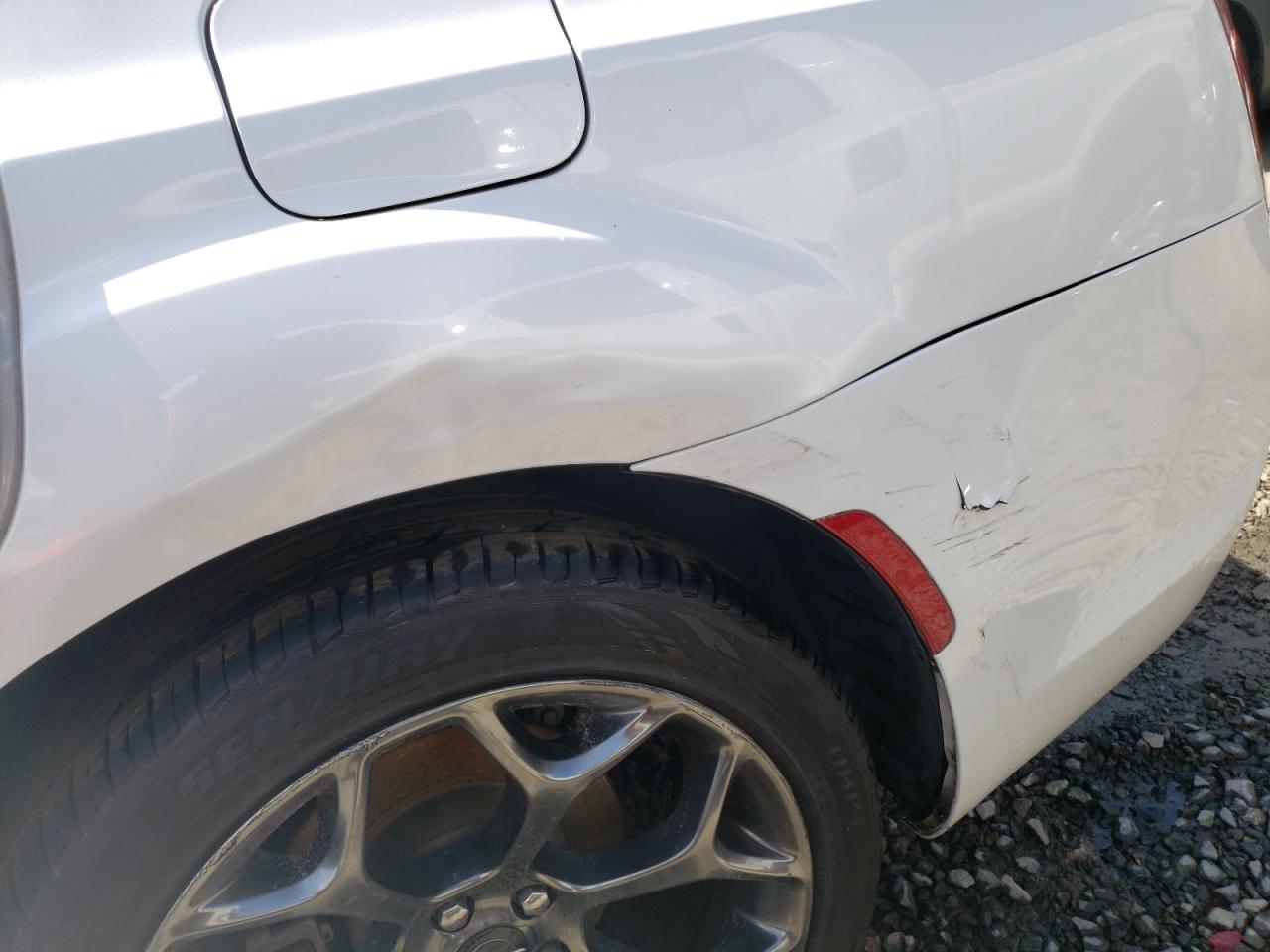 Photo 10 from auction – 2015 CHRYSLER 300 S with VIN 2C3CCABG3FH872489