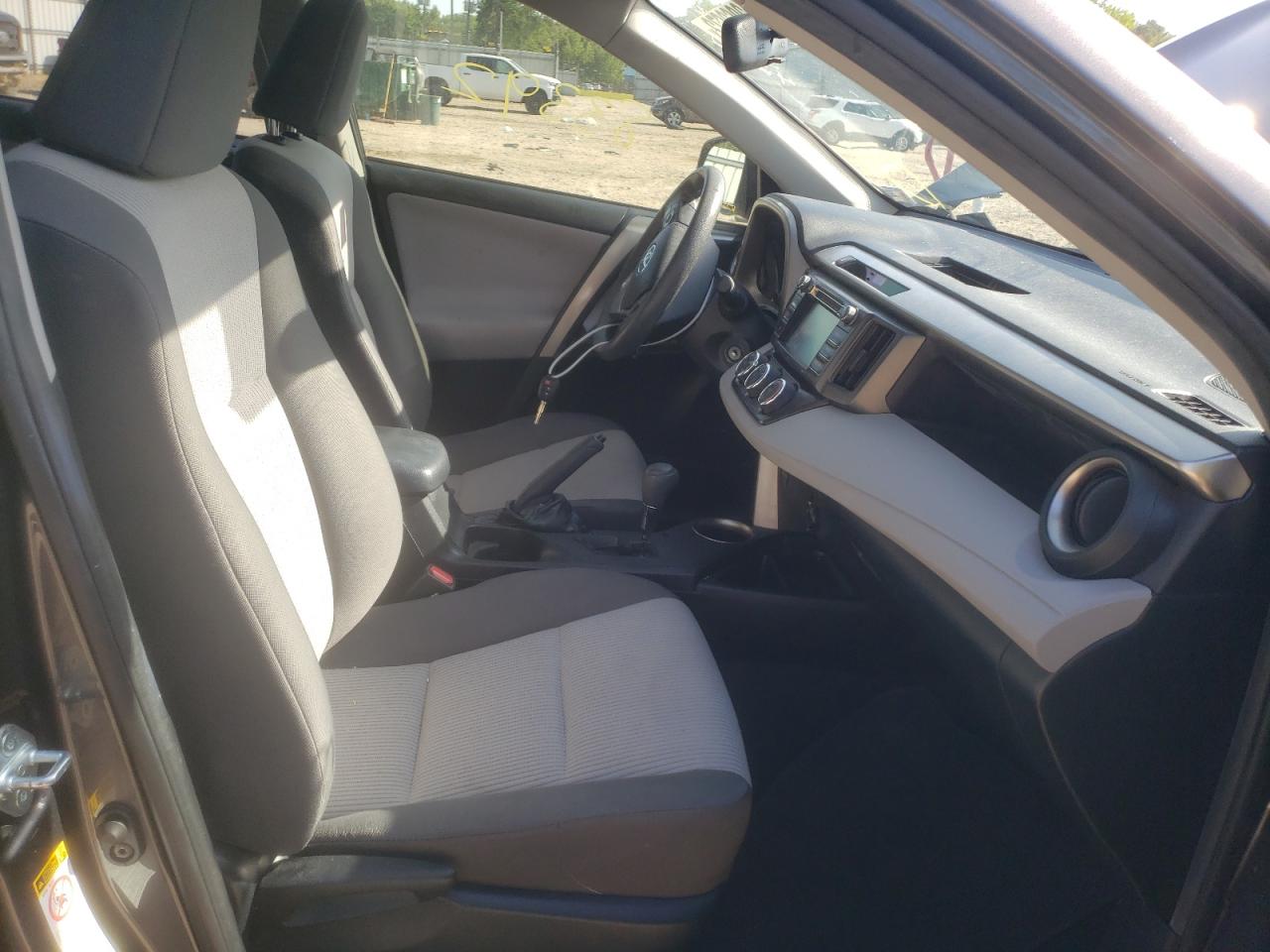 Photo 5 from auction – 2015 TOYOTA RAV4 LE with VIN JTMBFREV7FJ030440