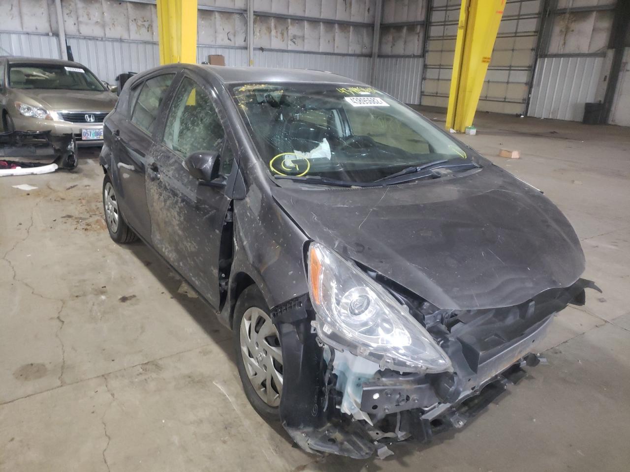 TOYOTA PRIUS C 2015 with VIN JTDKDTB37F1577035 - Photo from auction