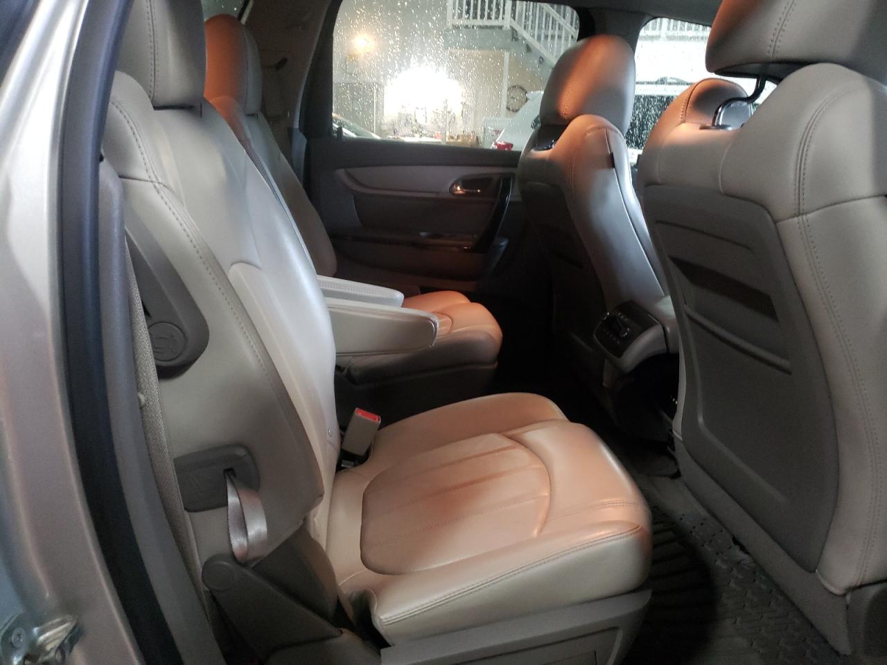 Photo 6 from auction – 2015 CHEVROLET TRAVERSE L with VIN 1GNKRJKD7FJ310385