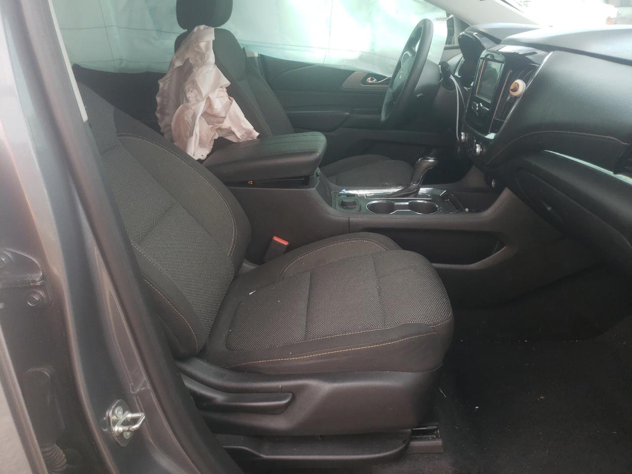 Photo 5 from auction – 2018 CHEVROLET TRAVERSE L with VIN 1GNERFKW5JJ200200