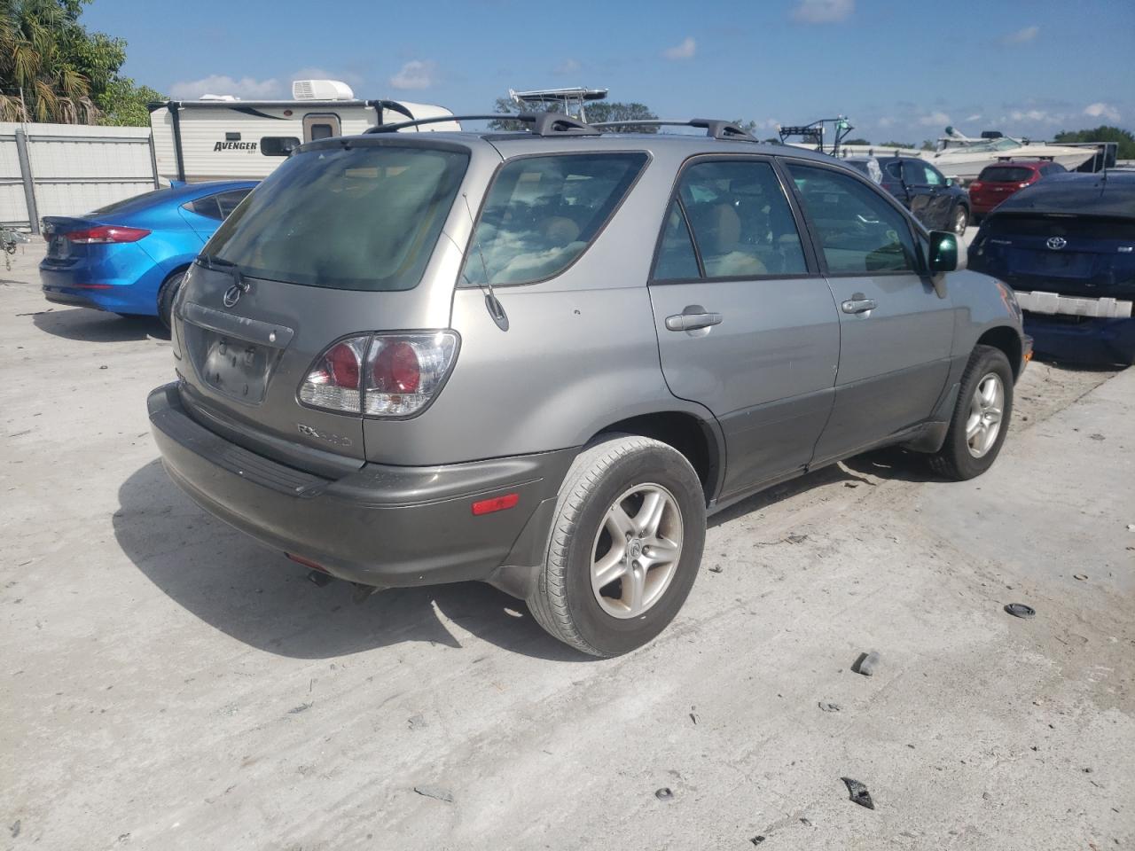 Photo 4 from auction – 2001 LEXUS RX 300 with VIN JTJGF10U710083446