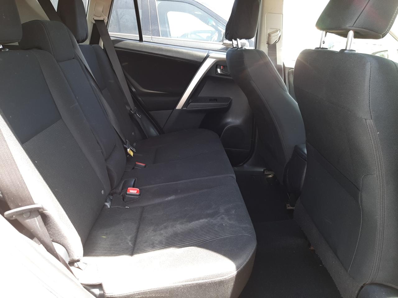 Photo 6 from auction – 2015 TOYOTA RAV4 XLE with VIN JTMRFREV6FD121115