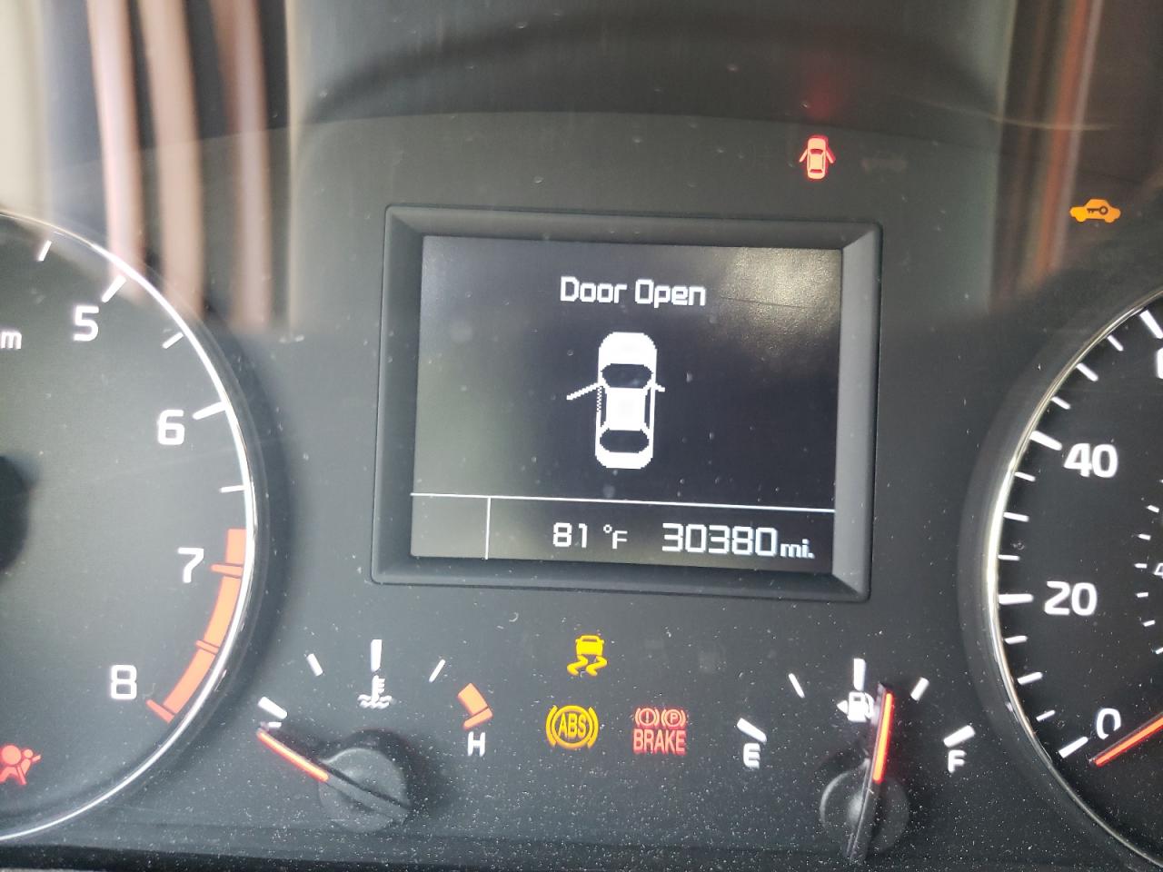 Photo 8 from auction – 2015 KIA CADENZA PR with VIN KNALN4D70F5196625