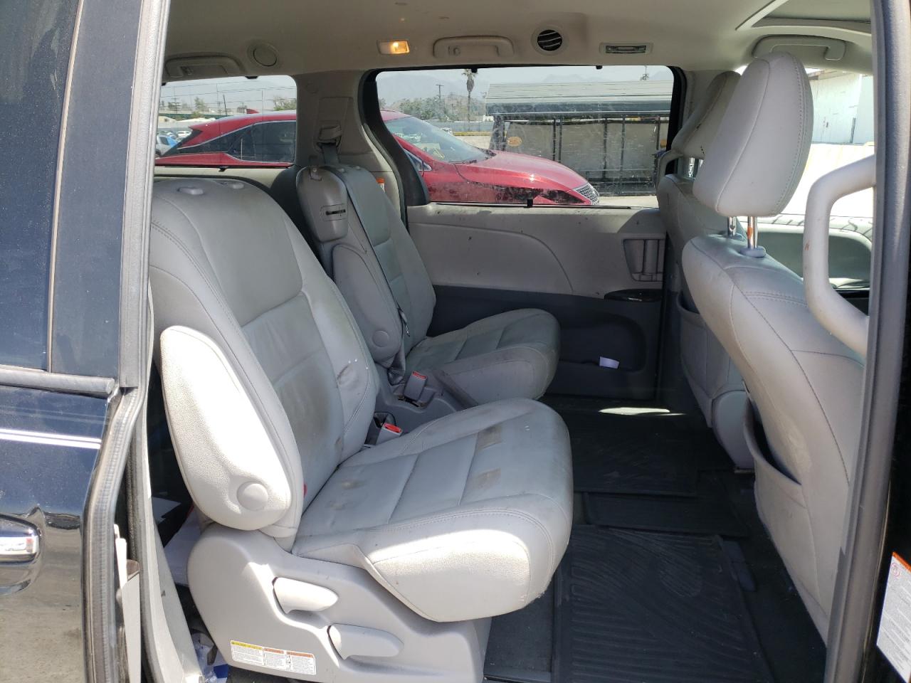 Photo 6 from auction – 2016 TOYOTA SIENNA XLE with VIN 5TDYK3DC5GS722476