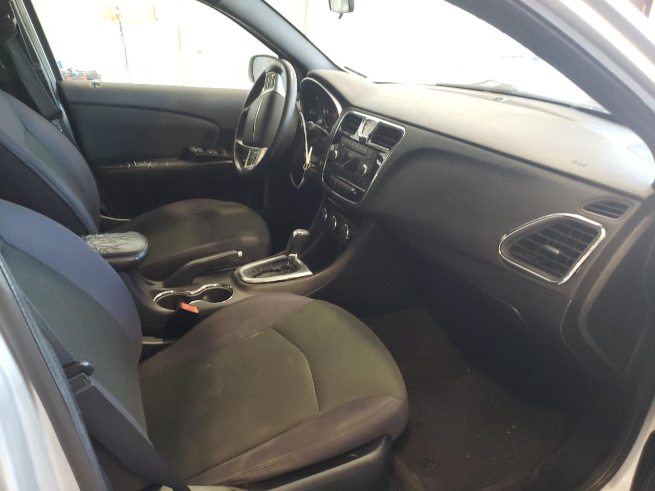 Photo 5 from auction – 2012 CHRYSLER 200 TOURIN with VIN 1C3CCBBB9CN190939