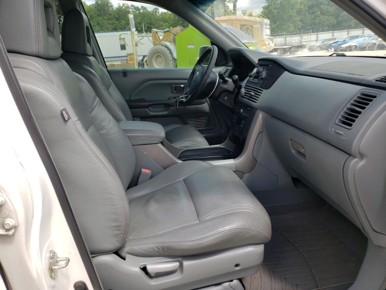 Photo 5 from auction – 2004 HONDA PILOT EXL with VIN 5FNYF18534B000931