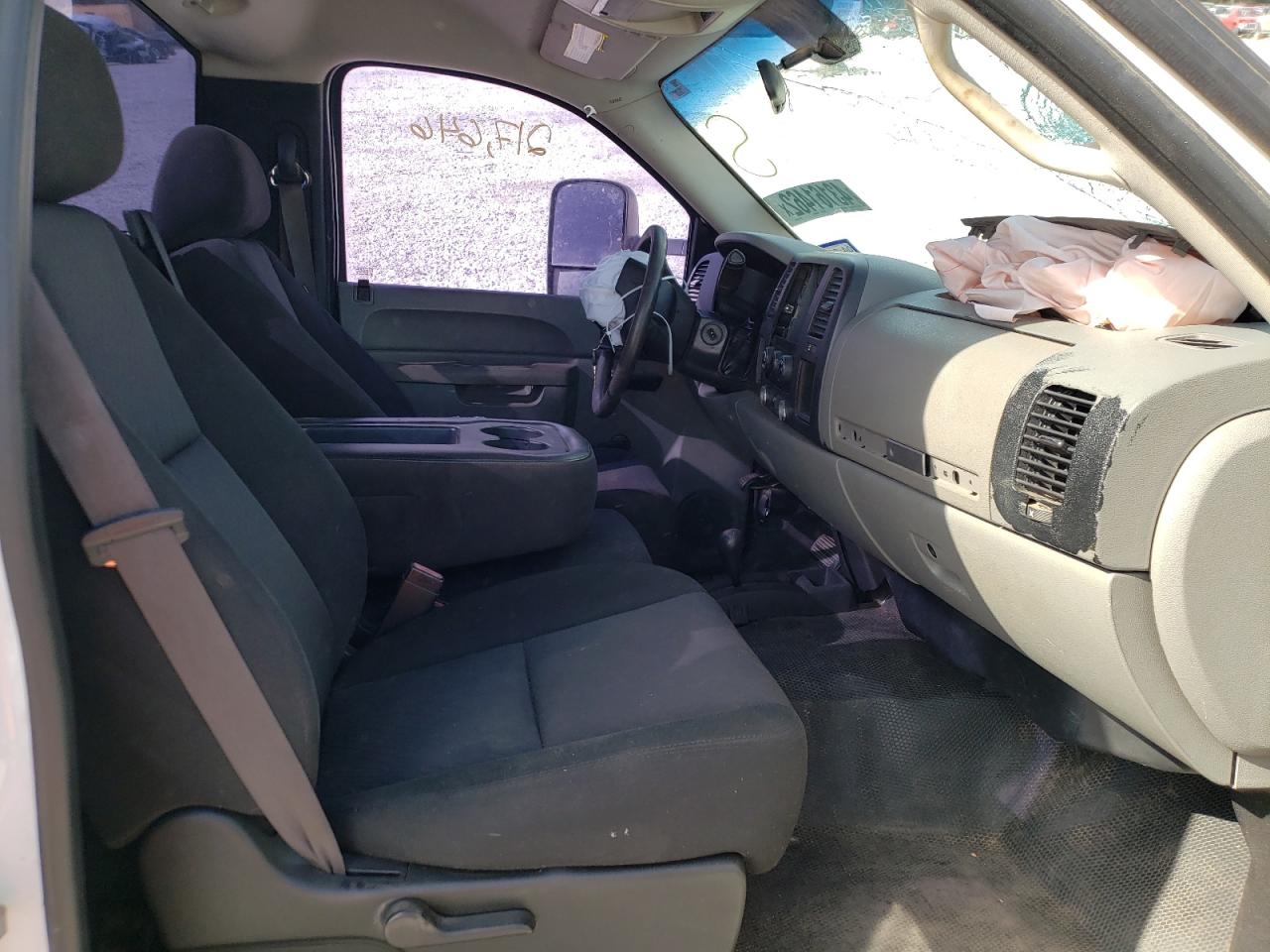 Photo 5 from auction – 2011 CHEVROLET SILVERADO with VIN 1GCNKPEA8BZ282185