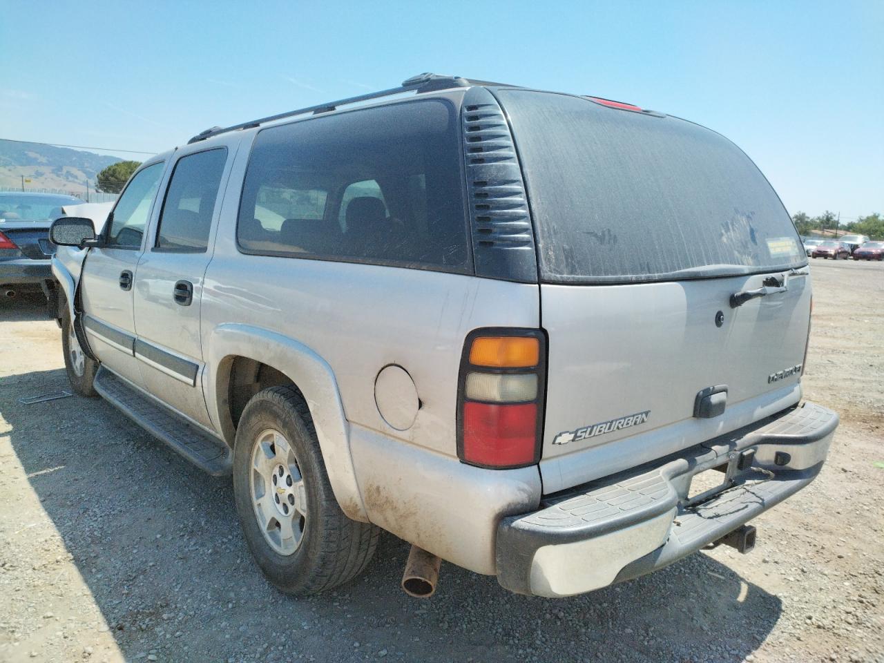 Photo 3 from auction – 2004 CHEVROLET SUBURBAN K with VIN 1GNFK16T84J200711
