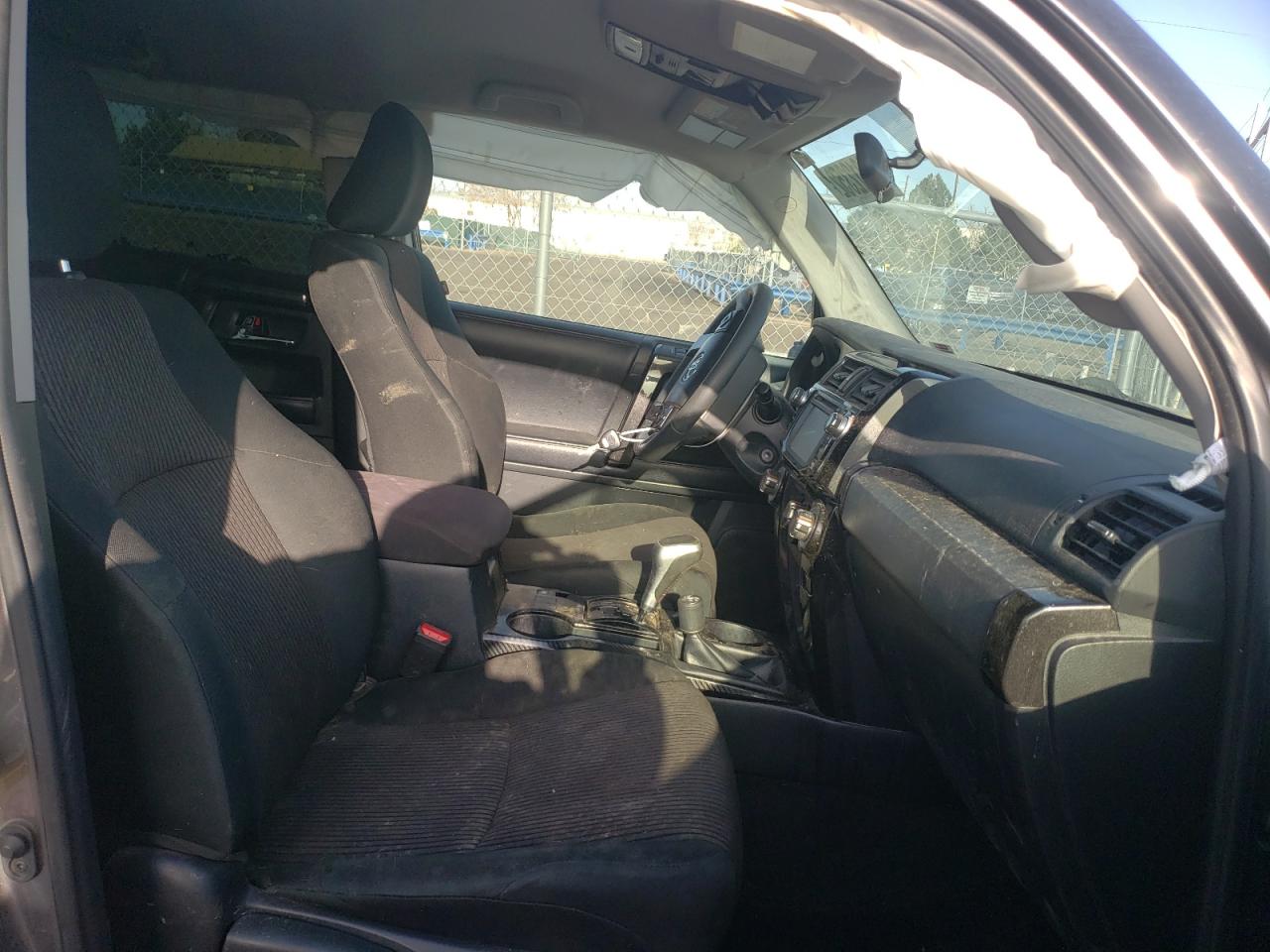 Photo 5 from auction – 2019 TOYOTA 4RUNNER SR with VIN JTEBU5JR1K5613821