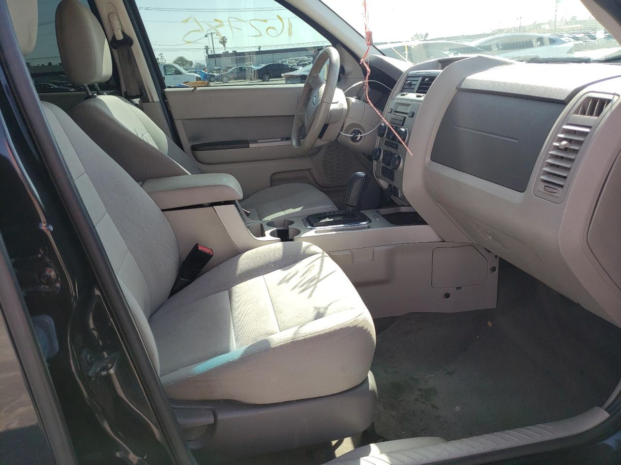 Photo 5 from auction – 2011 FORD ESCAPE XLT with VIN 1FMCU0D78BKB53172