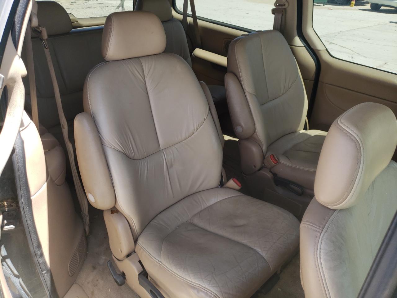 Photo 6 from auction – 1997 CHRYSLER TOWN & COU with VIN 1C4GP64L5VB361530
