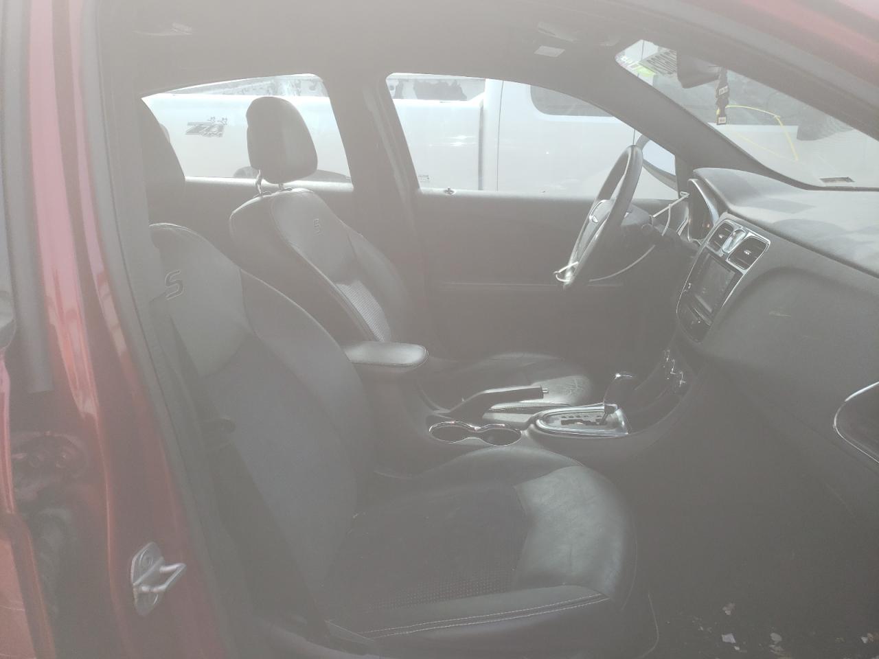 Photo 5 from auction – 2012 CHRYSLER 200 S with VIN 1C3CCBHG3CN236901