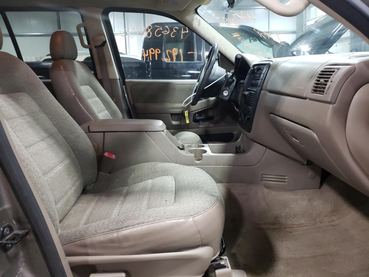 Photo 5 from auction – 2004 FORD EXPLORER X with VIN 1FMZU72K14ZA10276