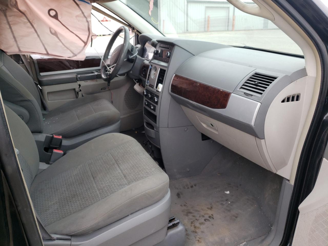 Photo 5 from auction – 2010 CHRYSLER TOWN & COU with VIN 2A4RR5D18AR252738