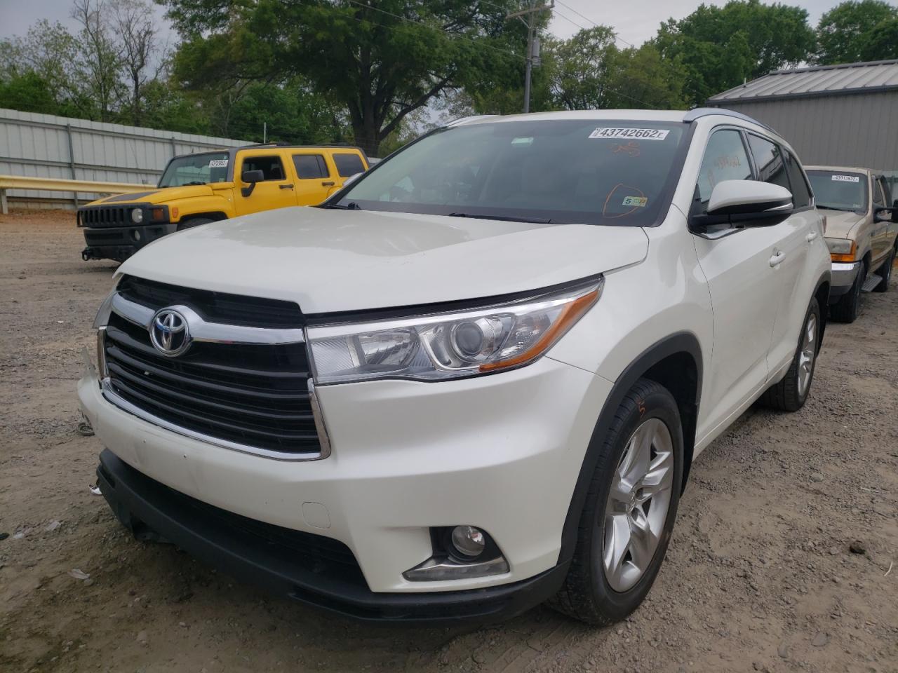 Photo 2 from auction – 2014 TOYOTA HIGHLANDER with VIN 5TDDKRFH2ES033129