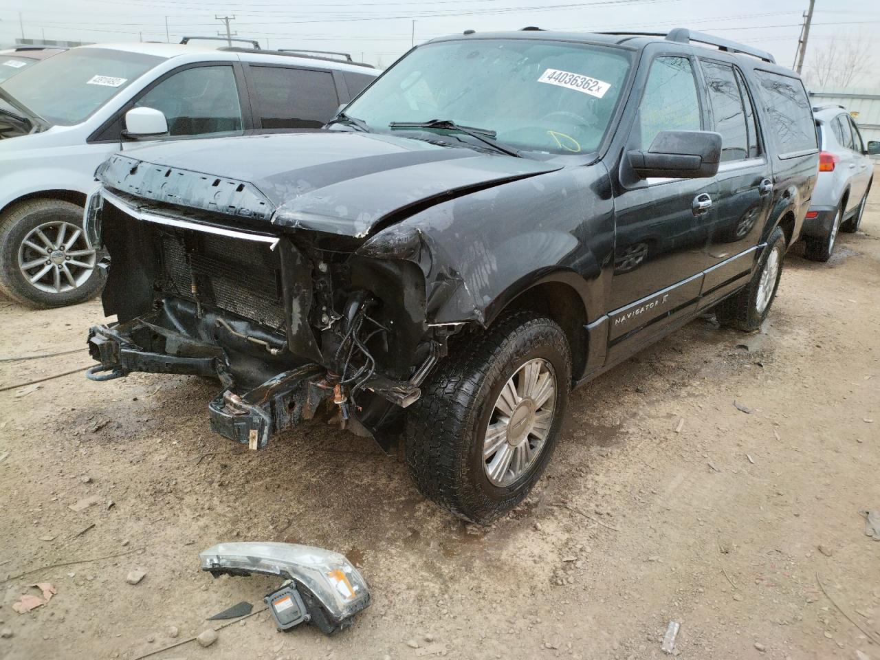 Photo 2 from auction – 2011 LINCOLN NAVIGATOR with VIN 5LMJJ3J58BEJ03422