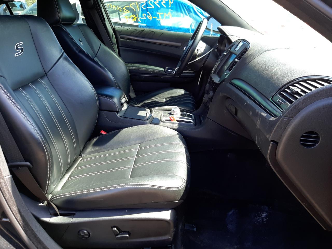 Photo 5 from auction – 2016 CHRYSLER 300 S with VIN 2C3CCABG4GH310960