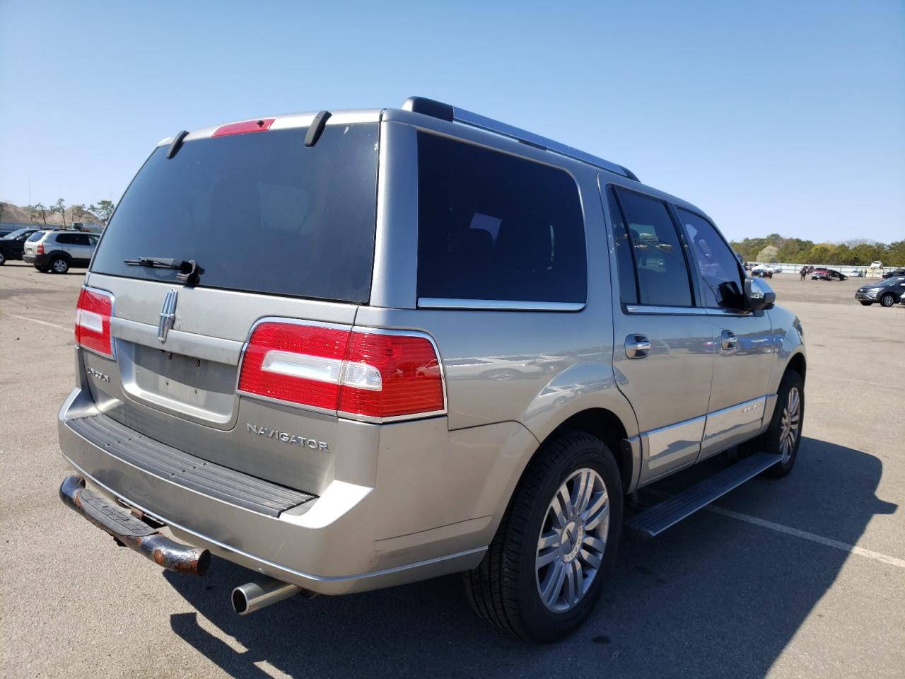 Photo 4 from auction – 2008 LINCOLN NAVIGATOR with VIN 5LMFU28578LJ20455