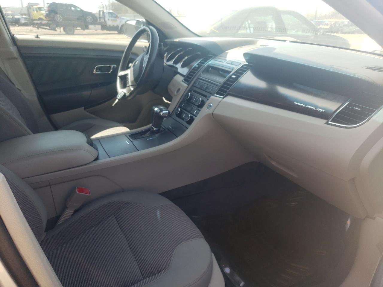 Photo 5 from auction – 2010 FORD TAURUS SEL with VIN 1FAHP2EW5AG114114