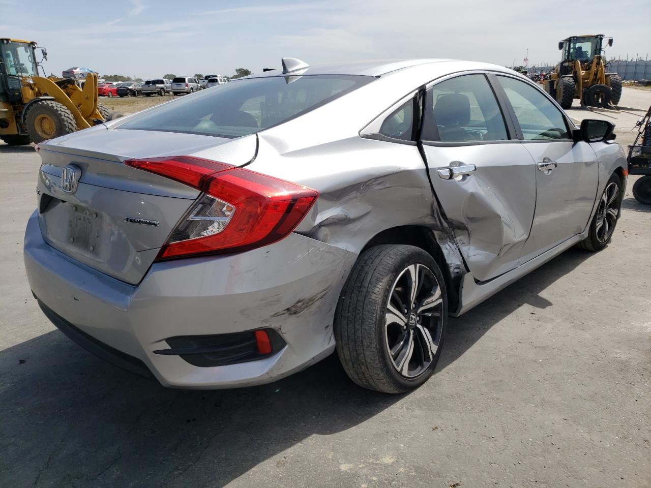 Photo 4 from auction – 2016 HONDA CIVIC TOUR with VIN 19XFC1F96GE223514