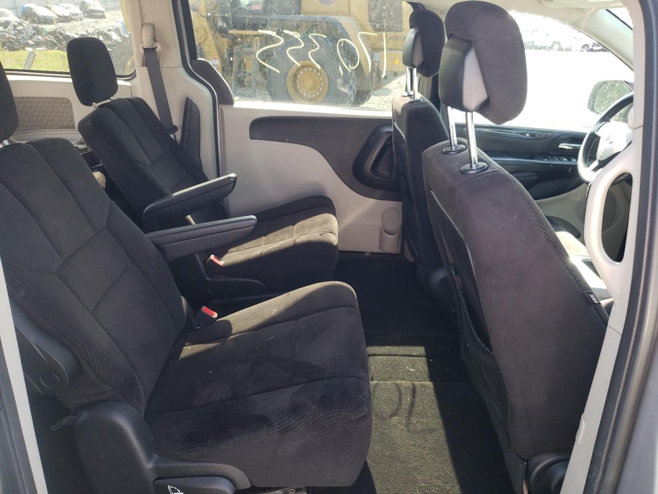 Photo 6 from auction – 2014 DODGE GRAND CARA with VIN 2C4RDGCG1ER155411