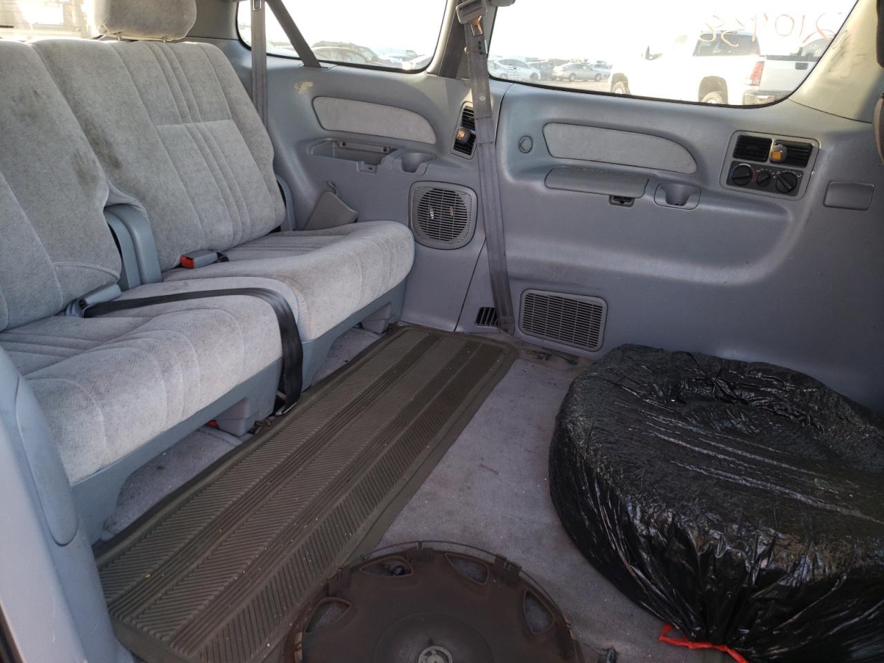 Photo 6 from auction – 2000 TOYOTA SIENNA with VIN 4T3GF19C6YU234988