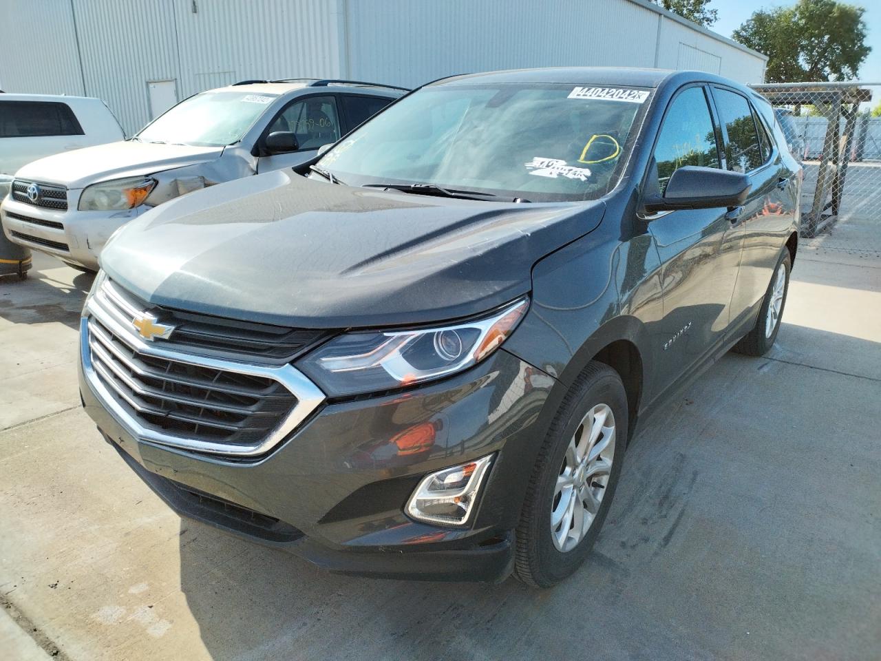 Photo 2 from auction – 2018 CHEVROLET EQUINOX LT with VIN 2GNAXJEV4J6277681