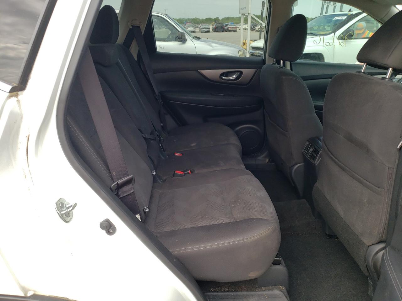 Photo 6 from auction – 2016 NISSAN ROGUE S with VIN KNMAT2MV6GP666097