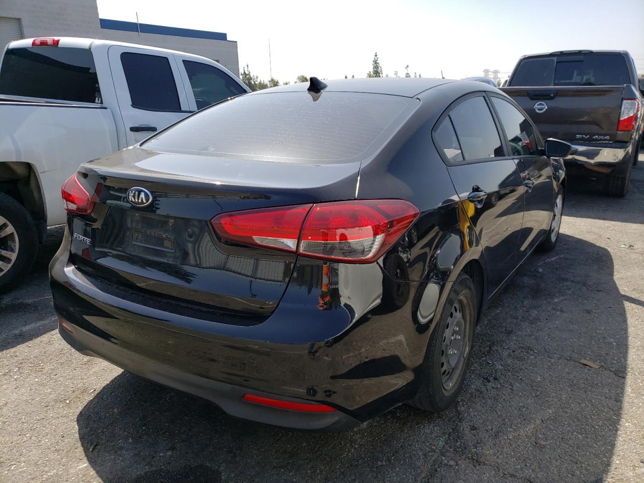 Photo 4 from auction – 2017 KIA FORTE LX with VIN 3KPFK4A78HE029787