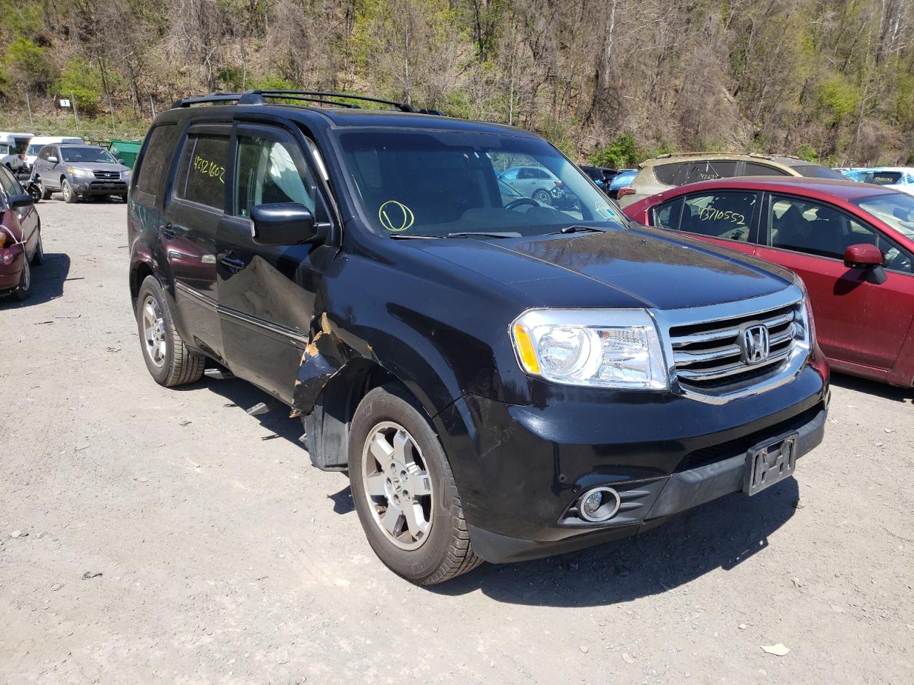 HONDA PILOT TOUR 2011 with VIN 5FNYF4H92BB025515 - Photo from auction