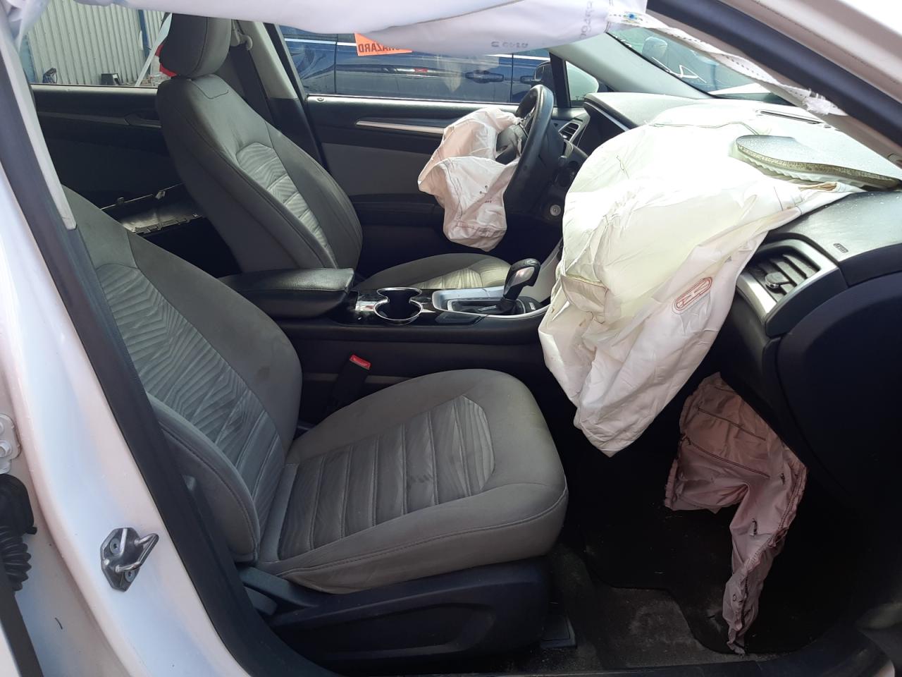 Photo 5 from auction – 2016 FORD FUSION S with VIN 3FA6P0G72GR170241
