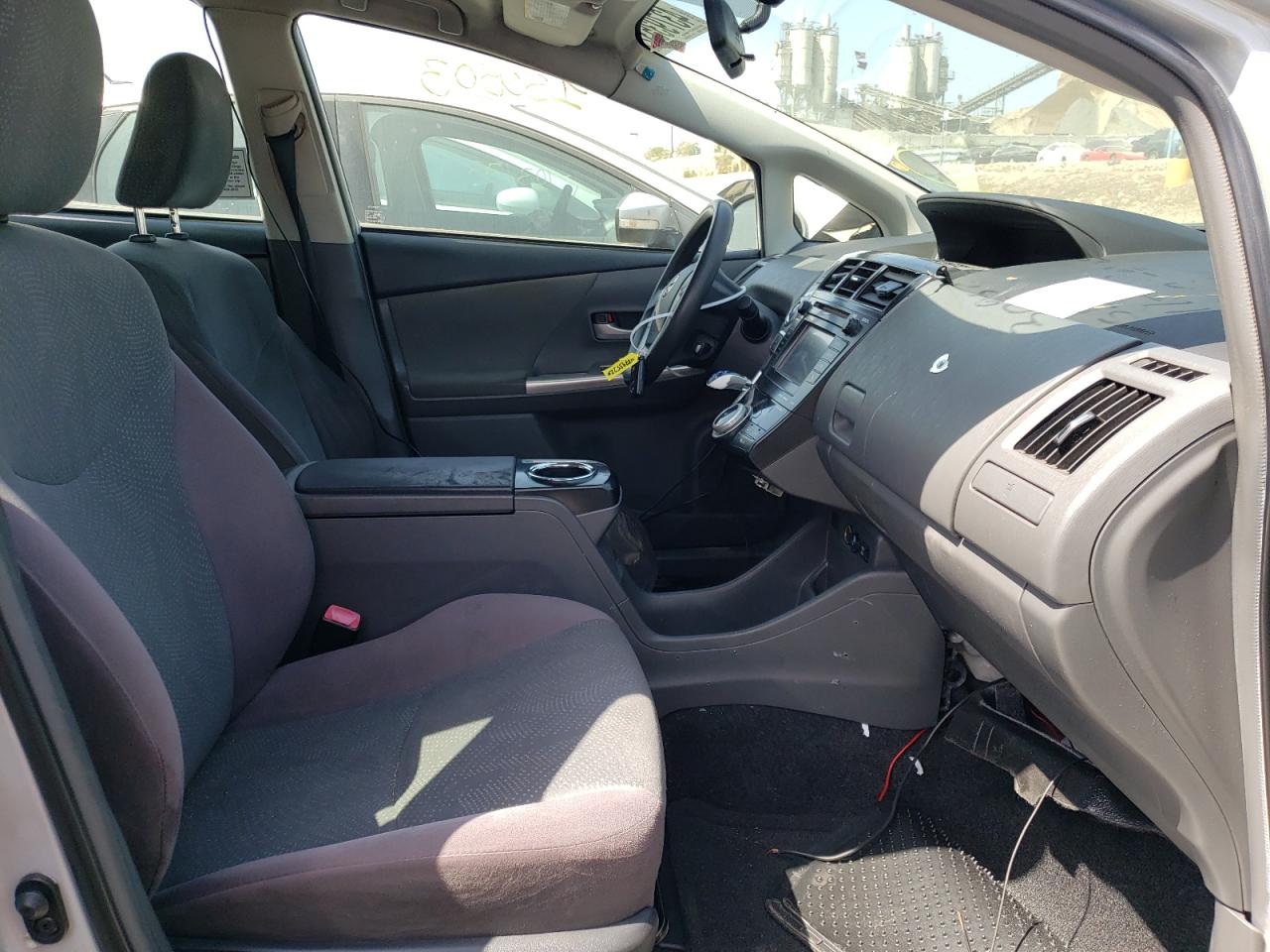 Photo 5 from auction – 2013 TOYOTA PRIUS V with VIN JTDZN3EU3D3238967