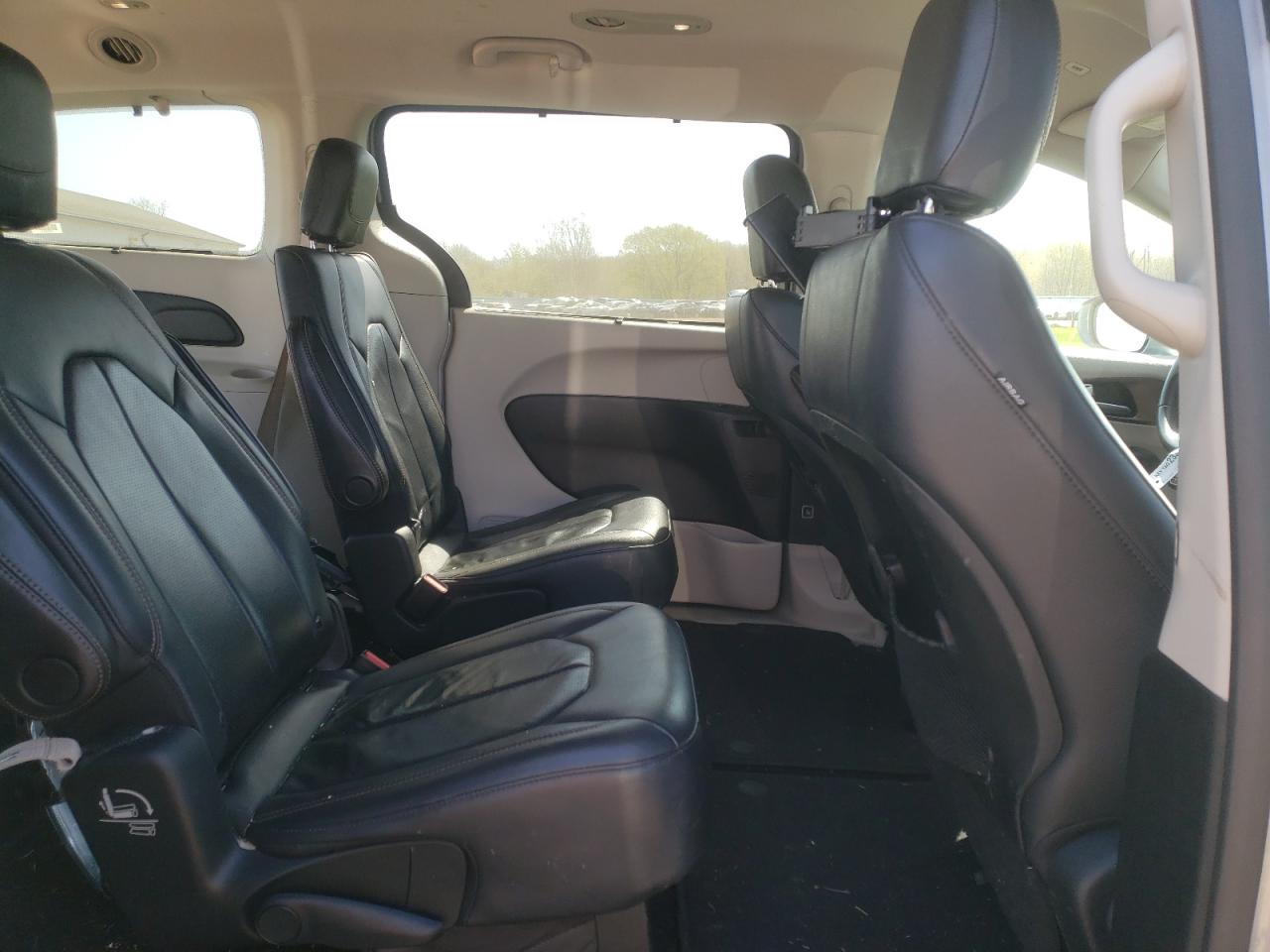 Photo 6 from auction – 2018 CHRYSLER PACIFICA T with VIN 2C4RC1BGXJR110737