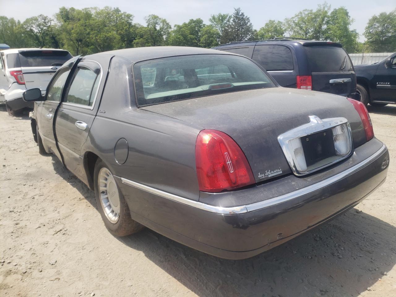 Photo 3 from auction – 2000 LINCOLN TOWN CAR E with VIN 1LNHM81W1YY846204