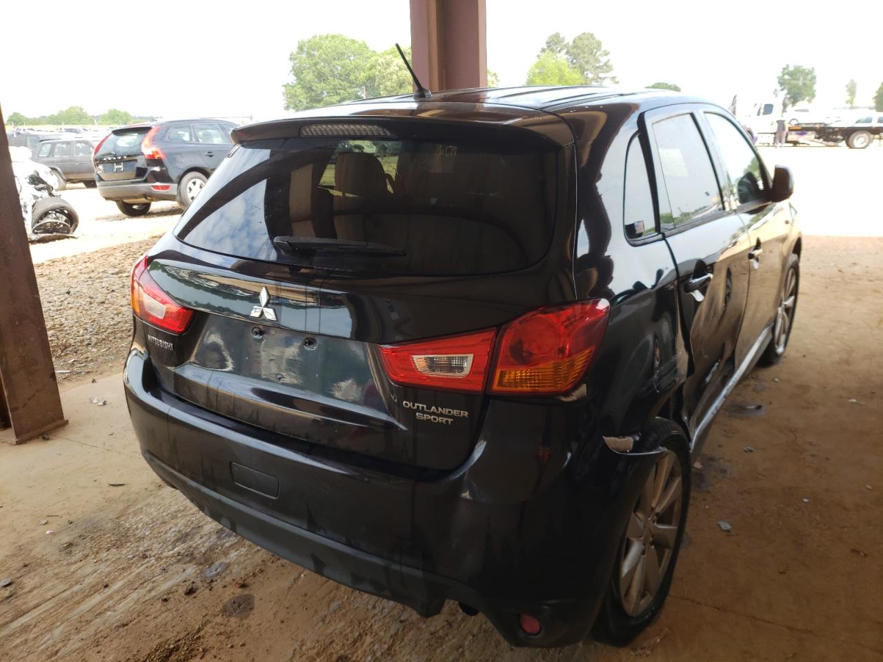 Photo 4 from auction – 2015 MITSUBISHI OUTLANDER with VIN 4A4AP3AU8FE057067