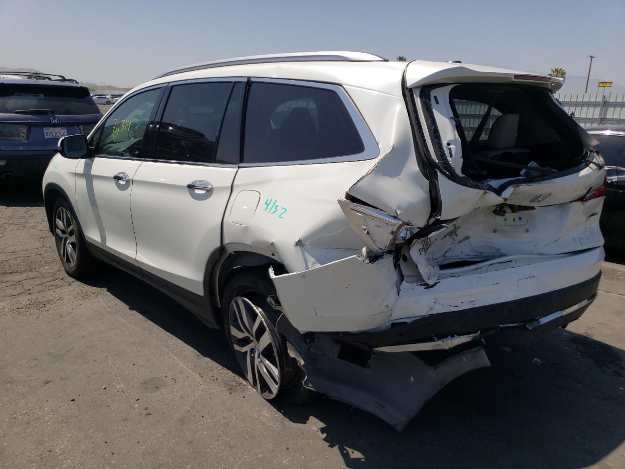 Photo 3 from auction – 2016 HONDA PILOT TOUR with VIN 5FNYF5H98GB028769