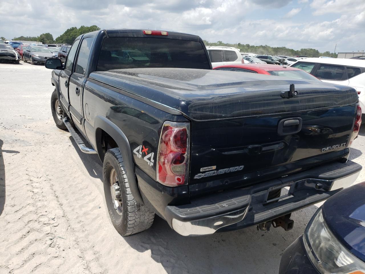 Photo 3 from auction – 2004 CHEVROLET SILVERADO with VIN 1GCGK23UX4F230540