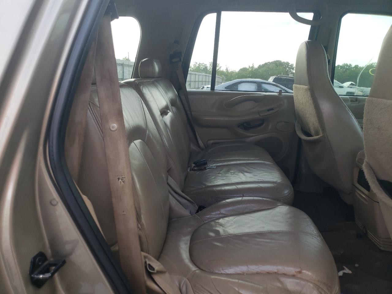 Photo 6 from auction – 2001 FORD EXPEDITION with VIN 1FMRU15W21LB57037