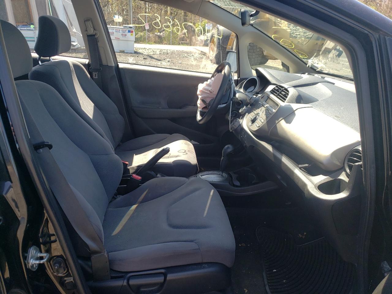 Photo 5 from auction – 2013 HONDA FIT with VIN JHMGE8H35DC047122